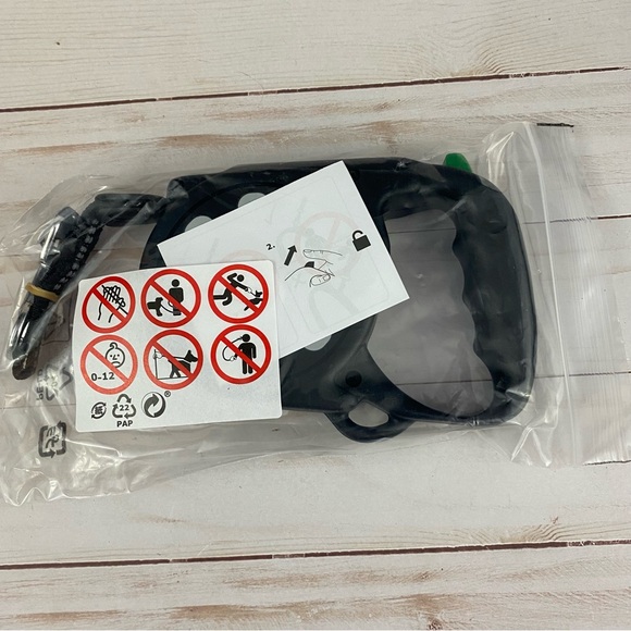 Ikea LURVIG Retractable Dog Leash 55 lb (25 kg) - Picture 4 of 5